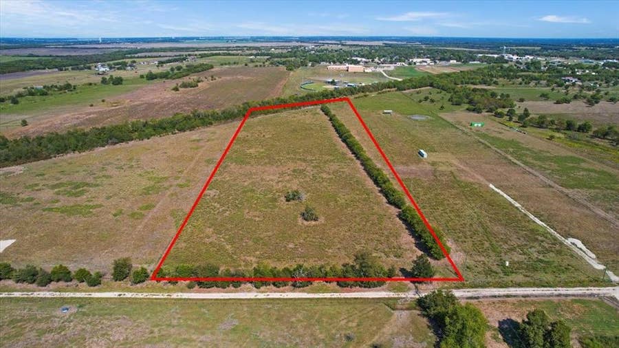 Property photo for 534 Deer Lane, Celeste, TX