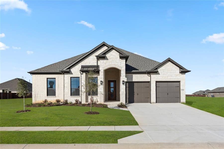Property photo for 1016 Mill Ridge Drive, Justin, TX