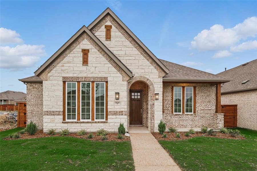 Property photo for 1840 Acorn Creek Circle, Mesquite, TX