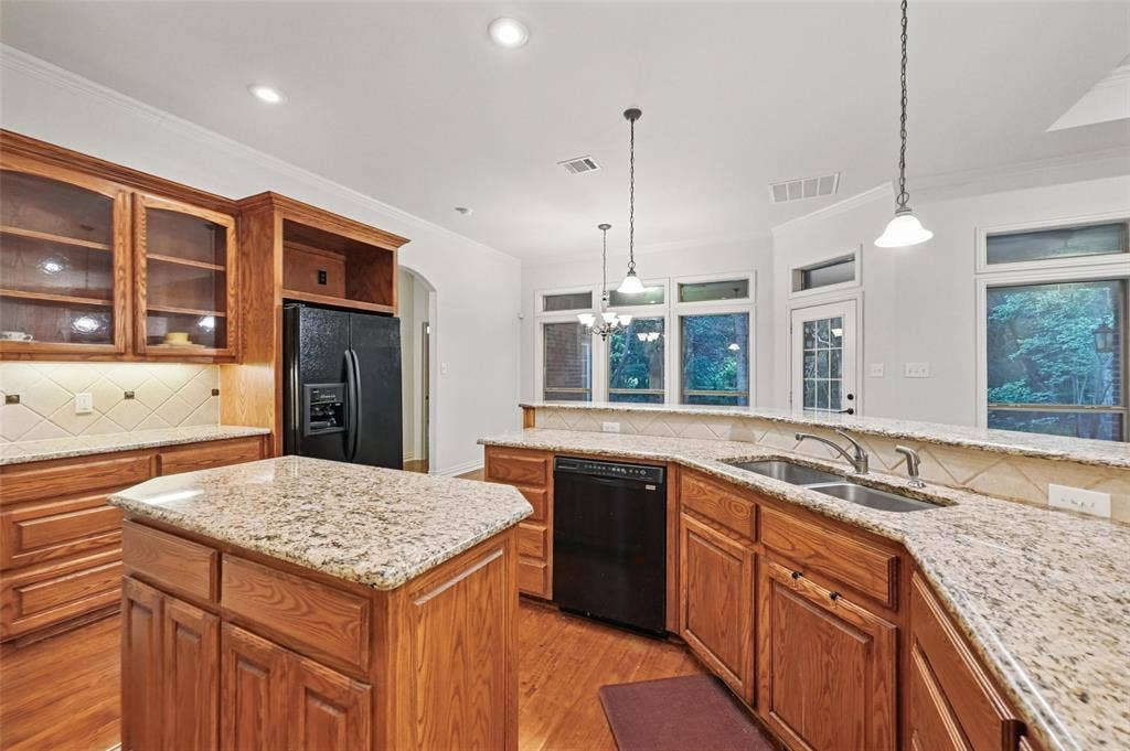 3421 Mindy Lane, Midlothian, TX 76065 kitchen with eat in breakfast area