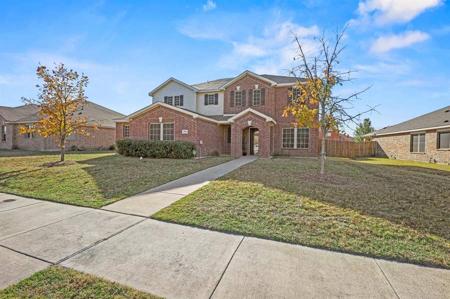 Property photo for 728 Jewelflower Drive, DeSoto, TX