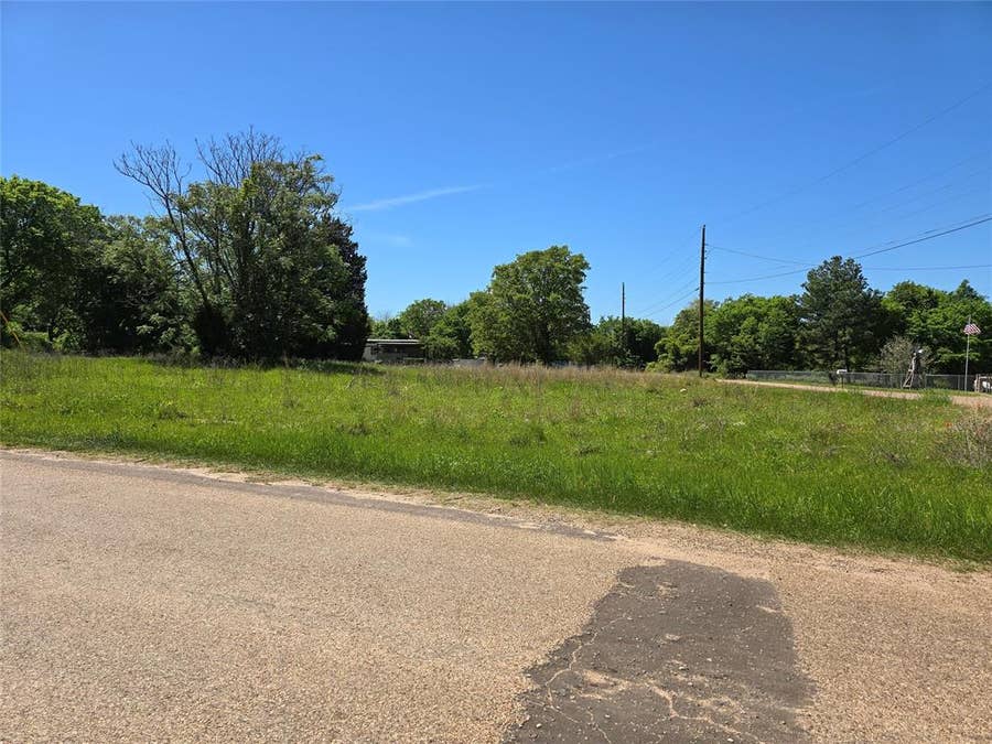 Property photo for 152 Lynn Creek Drive, Mabank, TX