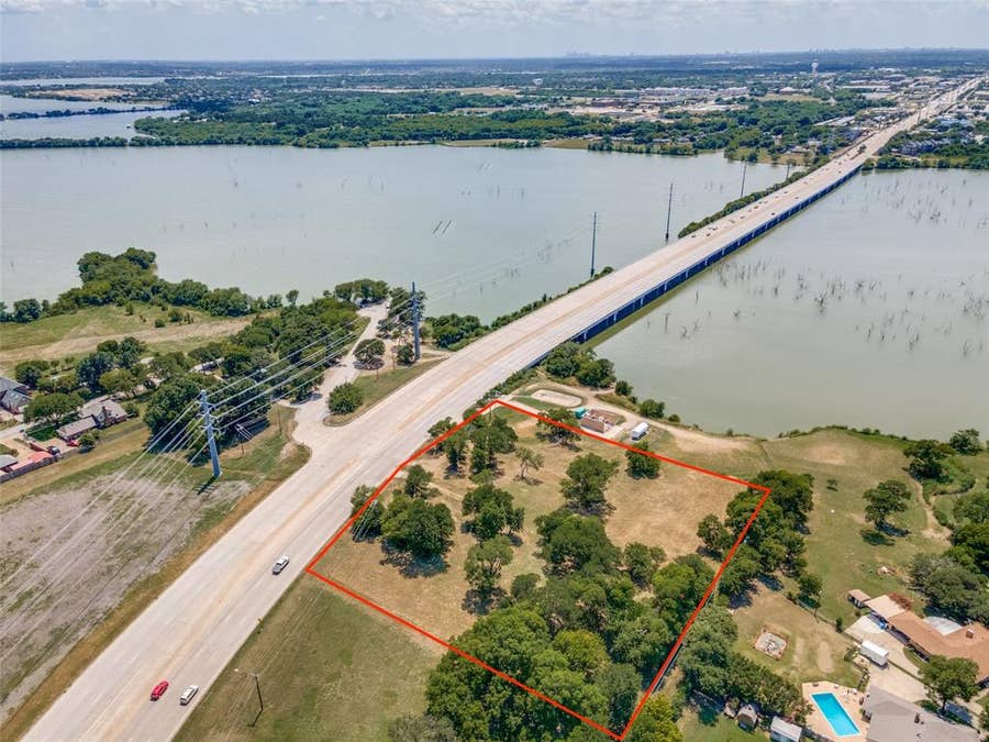 Property photo for 6851 Lakeview Parkway, Rowlett, TX