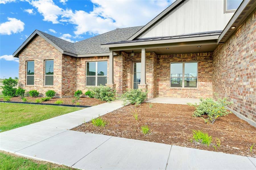 Property photo for 412 COLLUM View, Azle, TX