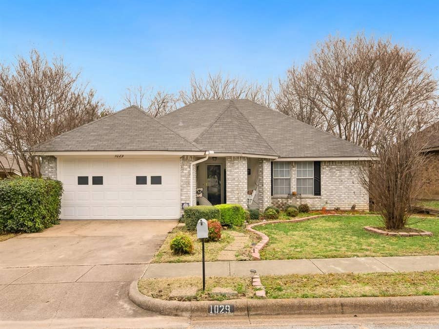 Property photo for 1029 Parkhill Avenue, Saginaw, TX