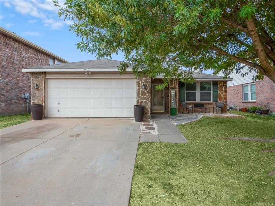 Property photo for 3916 Irish Setter Drive, Fort Worth, TX