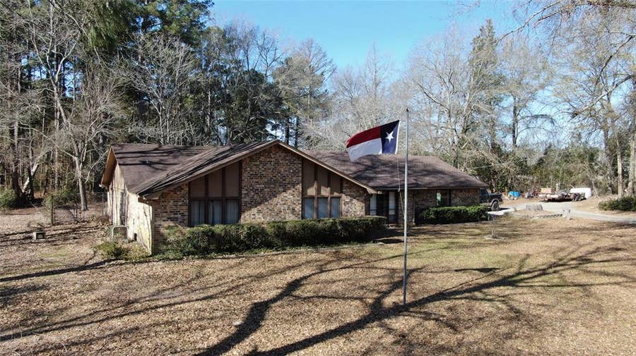 Property photo for 2826 County Road 406 S, Henderson, TX