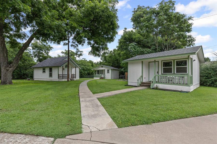 Property photo for 512 N Travis Street, Granbury, TX