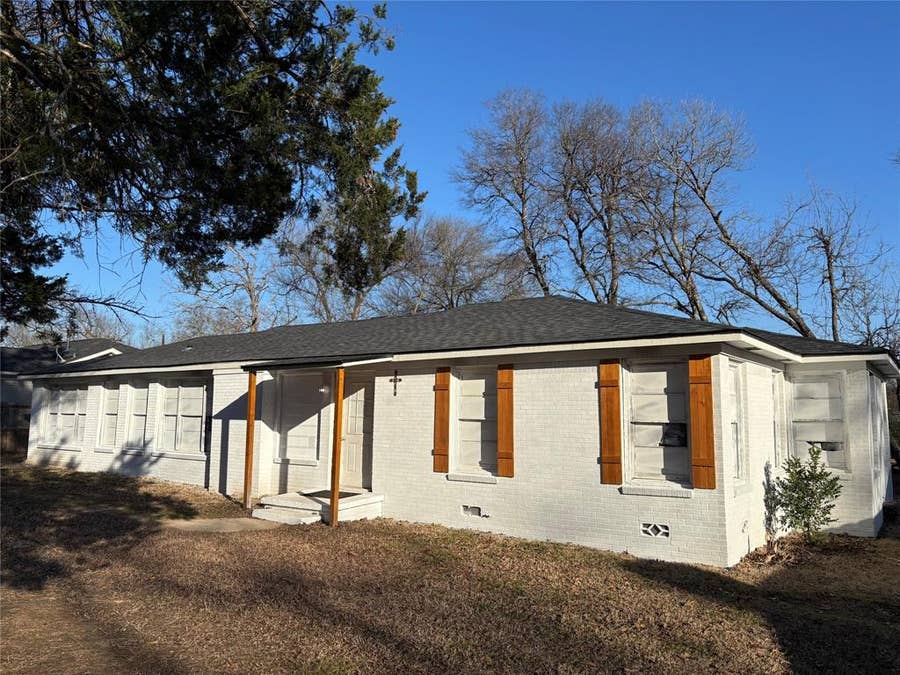 Property photo for 104 Leland Drive, Athens, TX