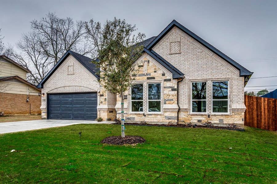 Property photo for 1110 Redbud Court, Arlington, TX