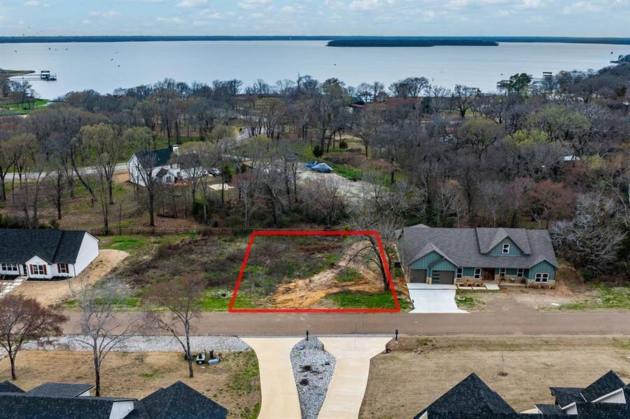 Property photo for 202 Splitrail Drive, Mabank, TX