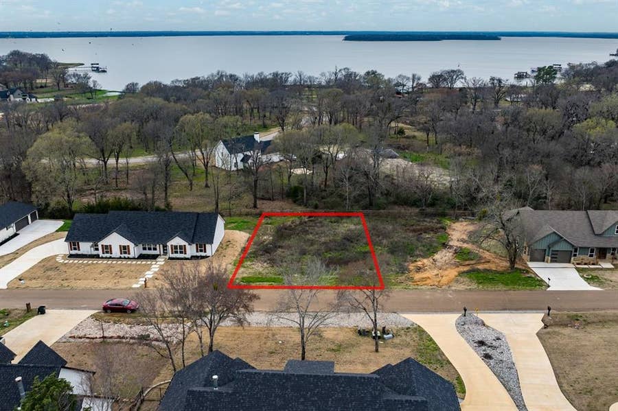Property photo for 204 Splitrail Drive, Mabank, TX
