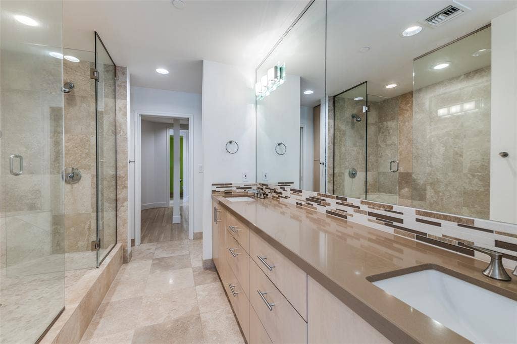 1505 Elm Street, #1004, Dallas, TX 75201 1505 Elm Street, #1004, Dallas, TX 75201