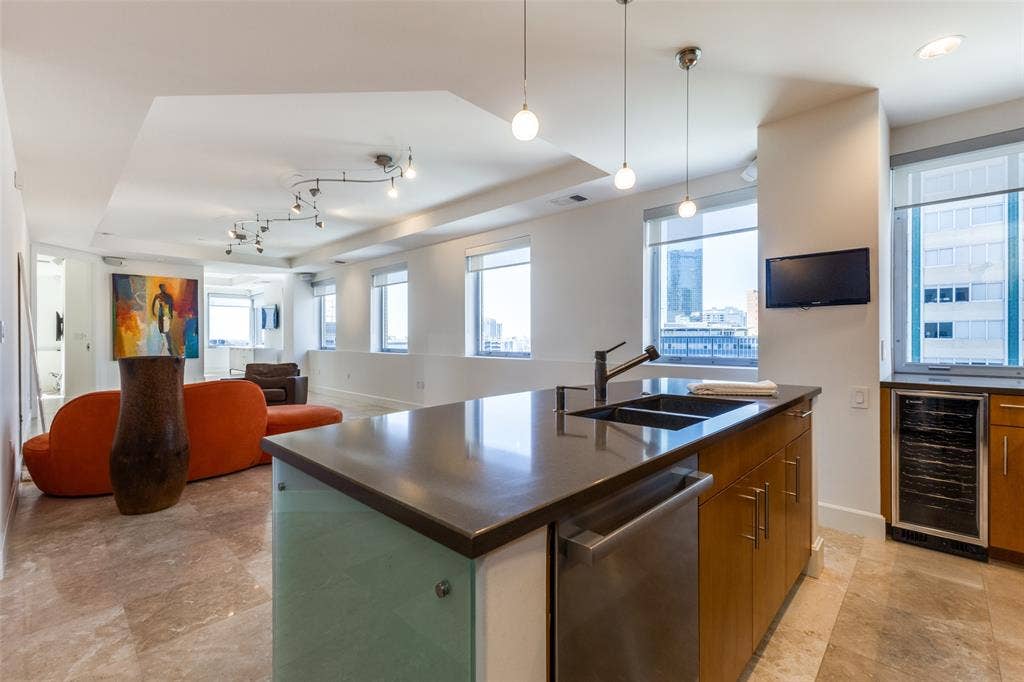 1505 Elm Street, #1004, Dallas, TX 75201 1505 Elm Street, #1004, Dallas, TX 75201