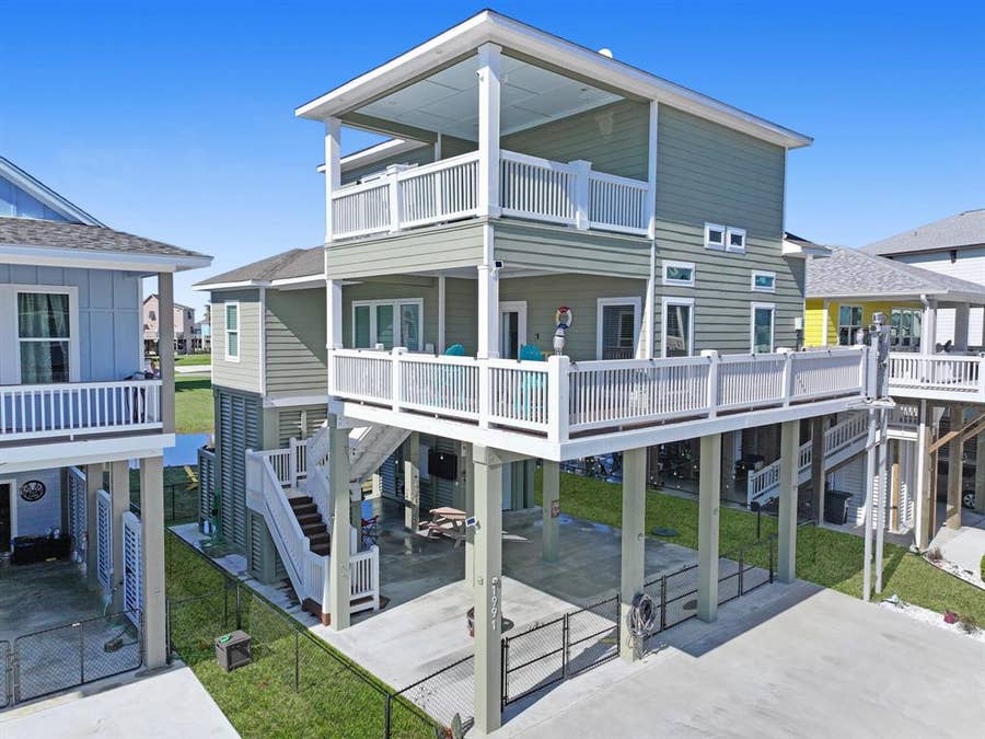 Property photo for 1991 Royaville Ct, Crystal Beach, TX