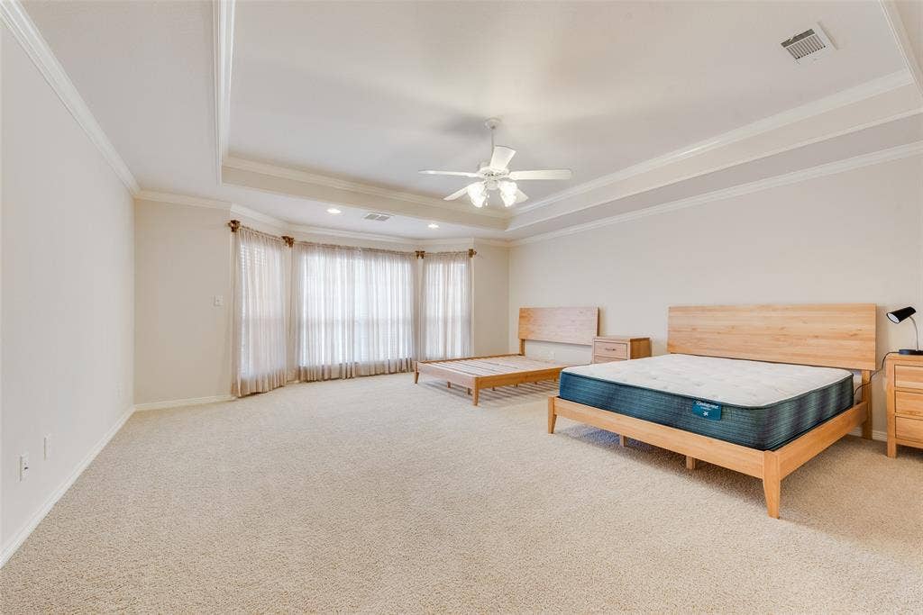 123 Crestpark Drive, #36, Cedar Hill, TX 75104 Large Primary Bedroom with recessed ceiling and ceiling fan