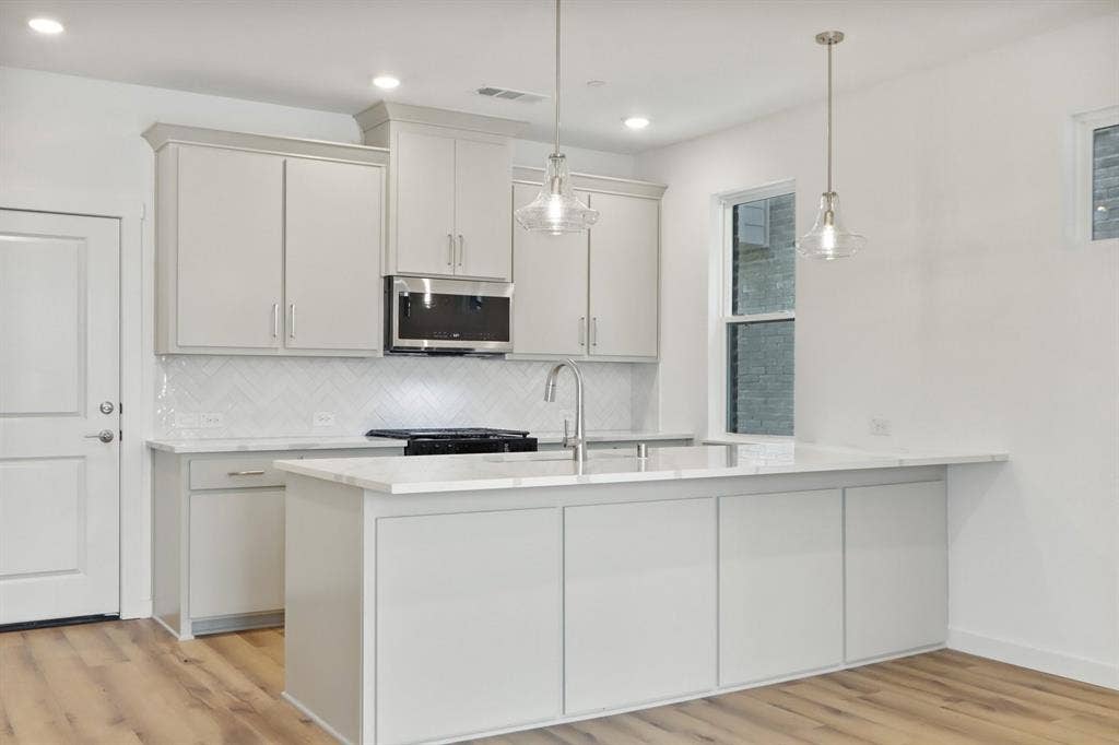 1427 Azalea Drive, Melissa, TX 75454 012-20241030-1427AzaleaDrive-Melissa-TX-75454-Kitchen.jpg-SMALL