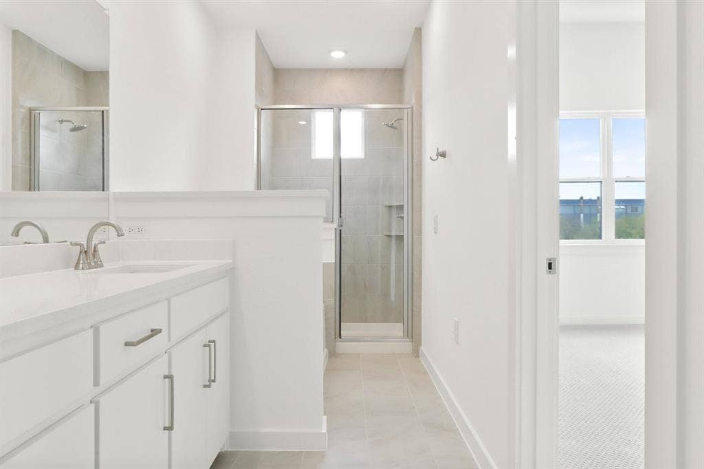 1427 Azalea Drive, Melissa, TX 75454 021-20241030-1427AzaleaDrive-Melissa-TX-75454-PrimaryBathroom.jpg-SMALL
