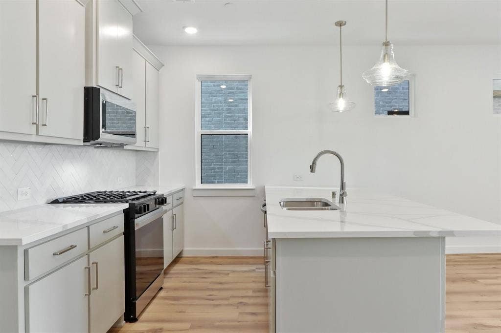 1427 Azalea Drive, Melissa, TX 75454 013-20241030-1427AzaleaDrive-Melissa-TX-75454-Kitchen.jpg-SMALL