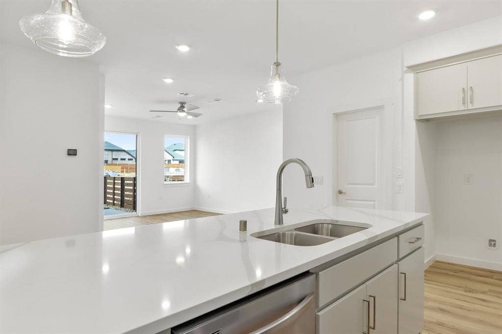 1427 Azalea Drive, Melissa, TX 75454 014-20241030-1427AzaleaDrive-Melissa-TX-75454-Kitchen.jpg-SMALL