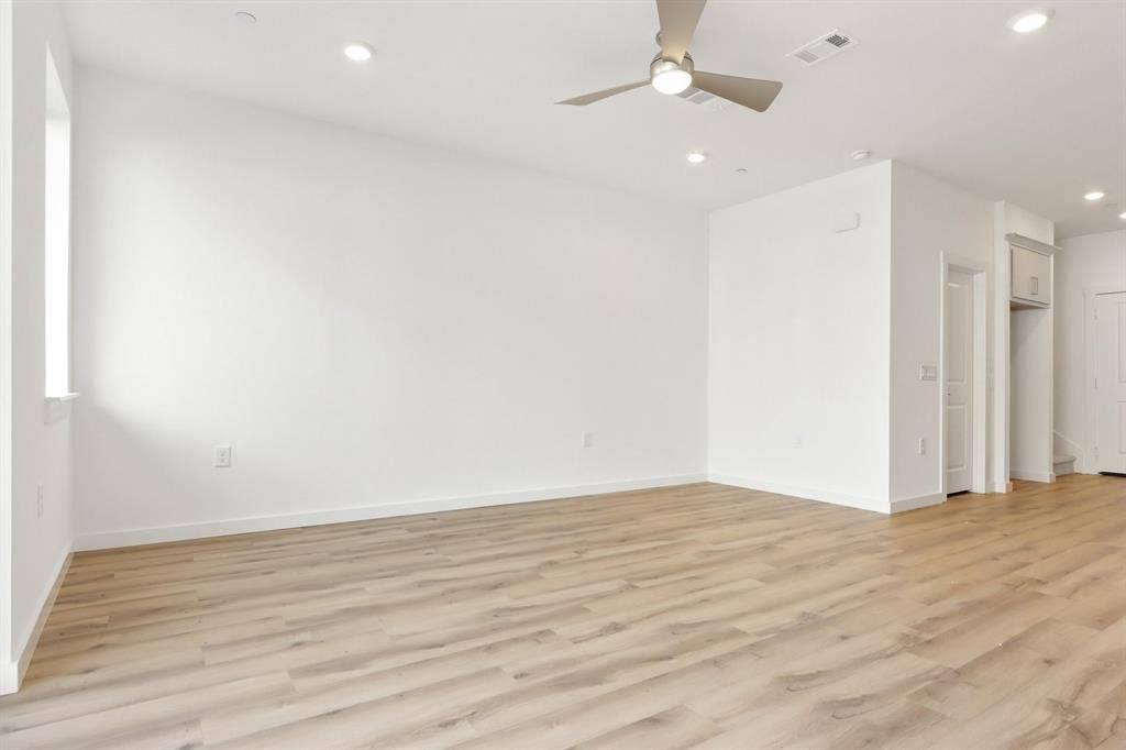 1427 Azalea Drive, Melissa, TX 75454 006-20241030-1427AzaleaDrive-Melissa-TX-75454-Living.jpg-SMALL