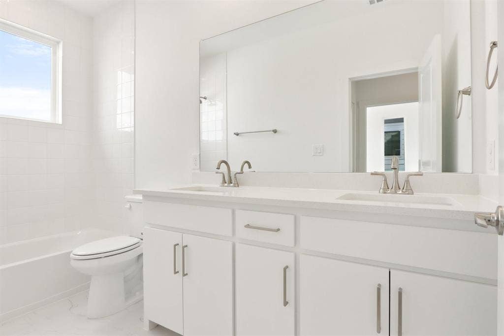 1427 Azalea Drive, Melissa, TX 75454 025-20241030-1427AzaleaDrive-Melissa-TX-75454-Bathroom3.jpg-SMALL