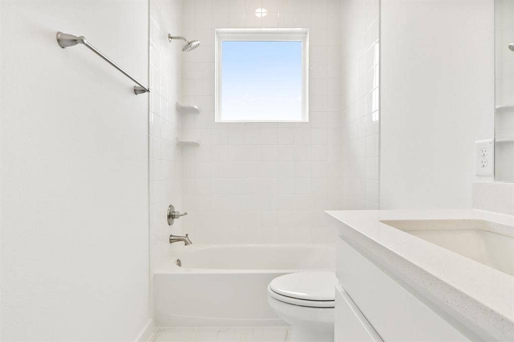 1427 Azalea Drive, Melissa, TX 75454 026-20241030-1427AzaleaDrive-Melissa-TX-75454-Bathroom3.jpg-SMALL