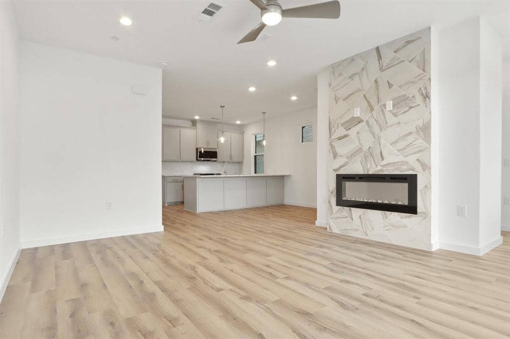 1427 Azalea Drive, Melissa, TX 75454 007-20241030-1427AzaleaDrive-Melissa-TX-75454-Living.jpg-SMALL