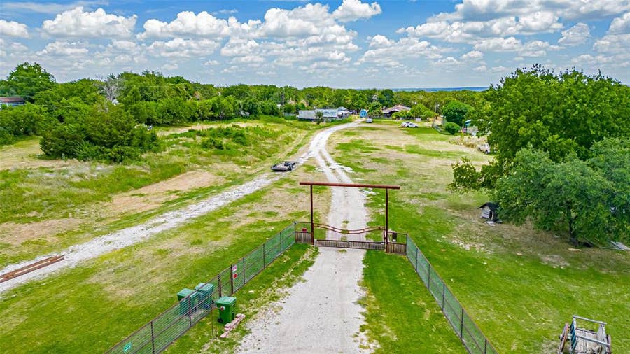 Property photo for 5944 Tenderfoot Trail, Fort Worth, TX