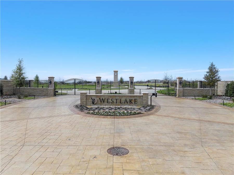 Property photo for 61 Pinehurst Drive, Woodway, TX
