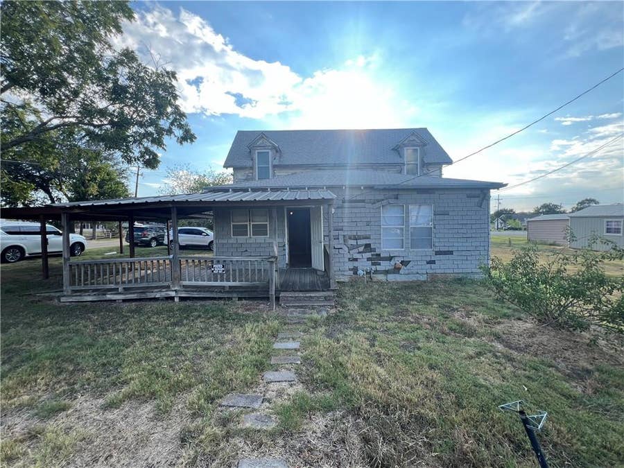 Property photo for 201 N Wiebusch Street, Riesel, TX