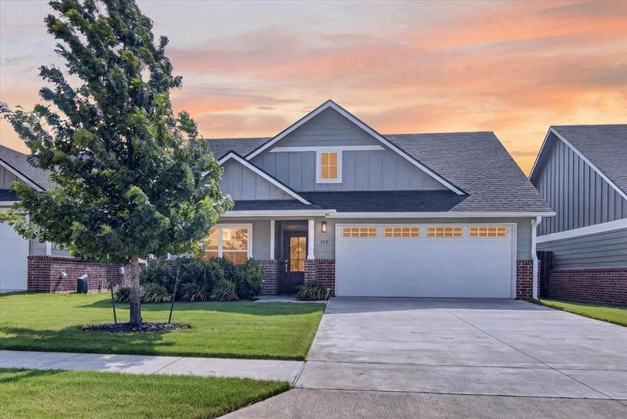 Property photo for 422 Travis Drive, McGregor, TX