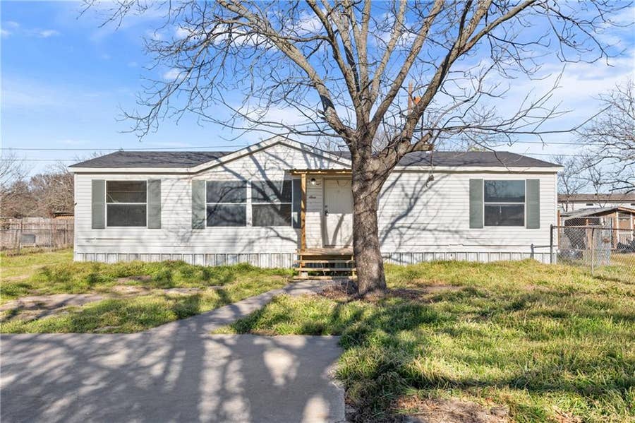Property photo for 1615 Crockett Street, Bellmead, TX