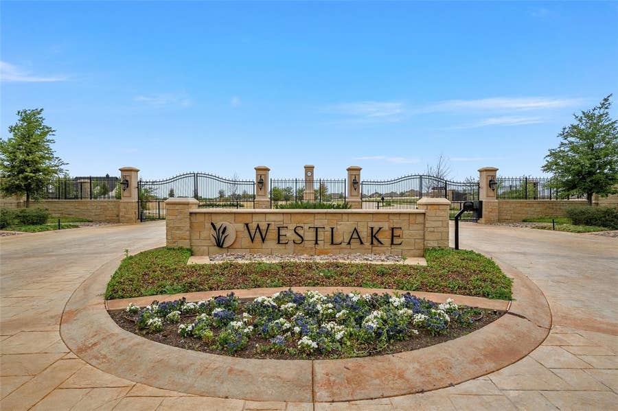 Property photo for 25 Pinehurst Drive, Woodway, TX