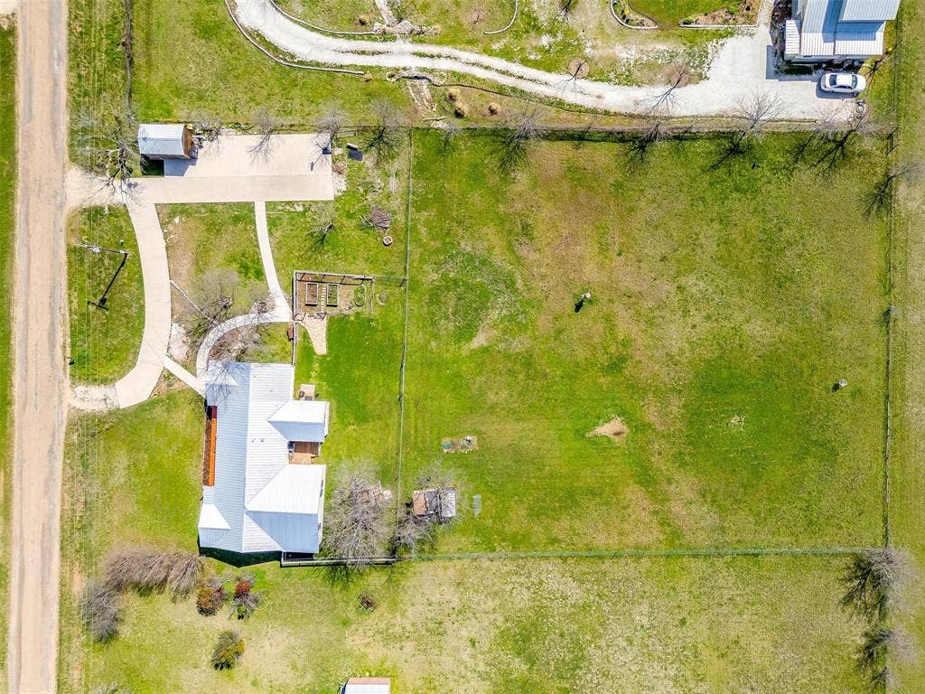 939 Twin Bends Road, Crawford, TX 76638 Drone / aerial view