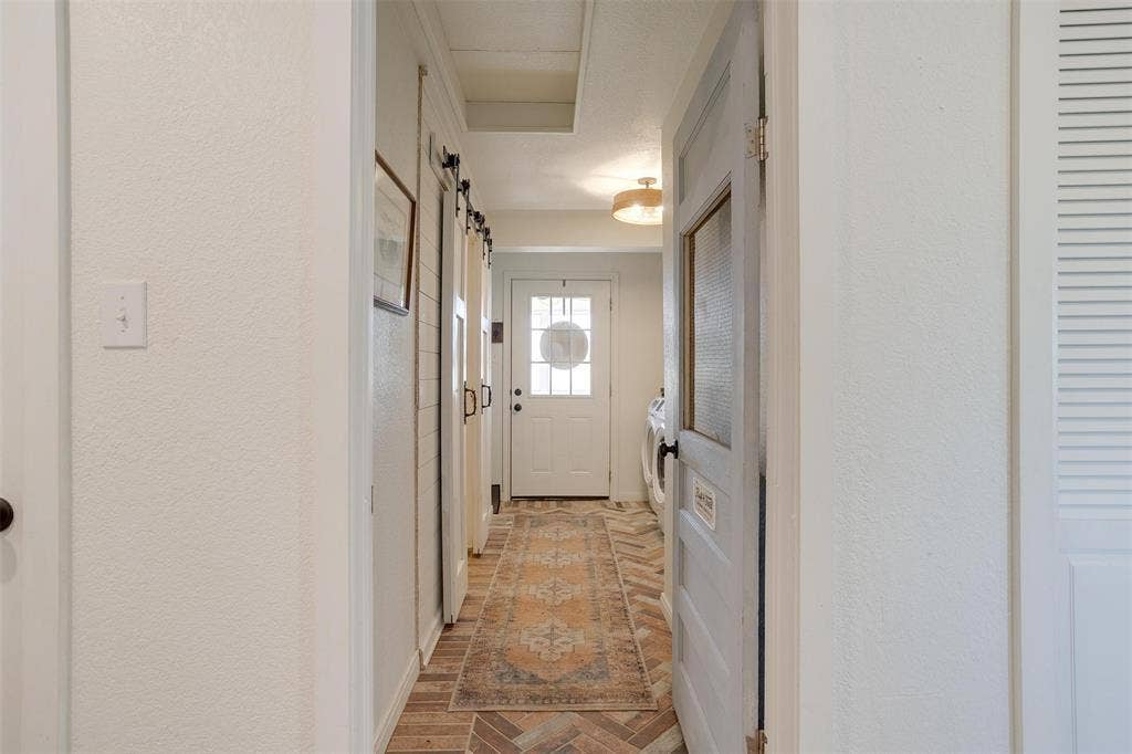 939 Twin Bends Road, Crawford, TX 76638 Hallway with a textured wall