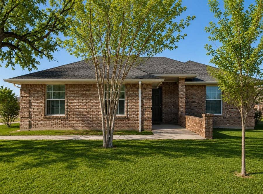 Property photo for 606 W Mulberry Street, Decatur, TX