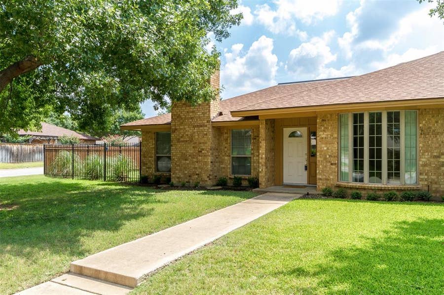 Property photo for 5201 Ledgestone Drive, Fort Worth, TX