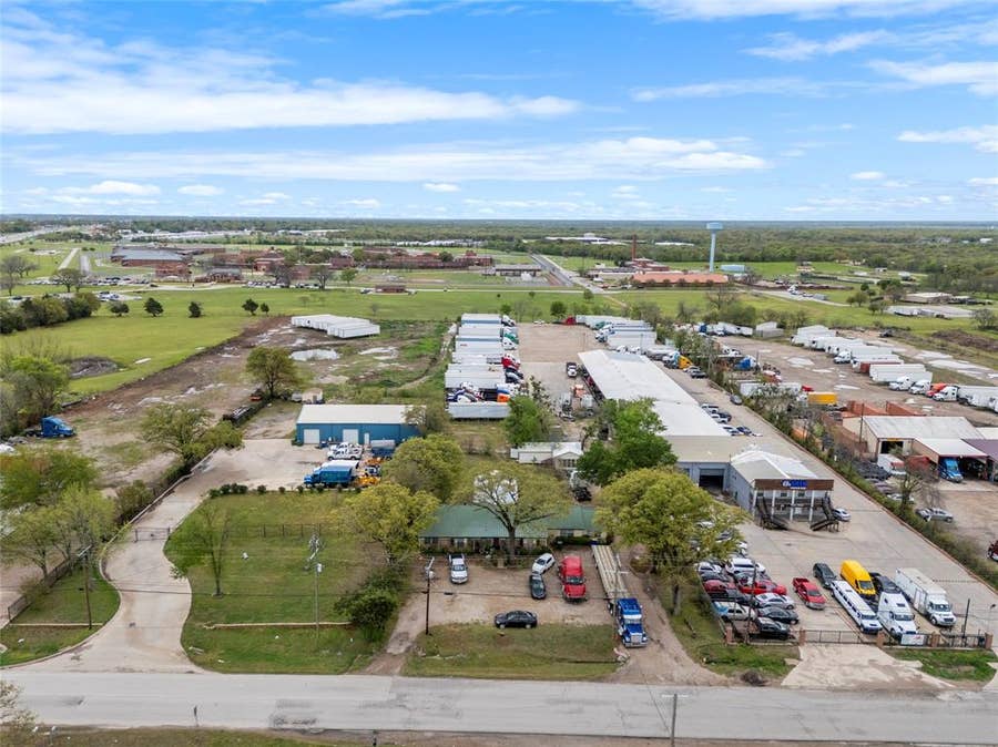 Property photo for 303 W Simonds Road, Seagoville, TX