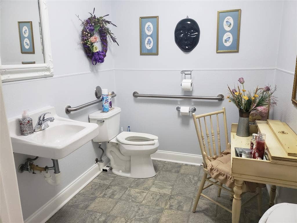 5617 Watauga Road, Watauga, TX 76148 Second Handicap Bathroom