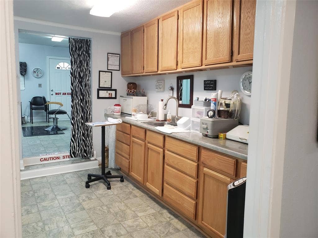 5617 Watauga Road, Watauga, TX 76148 Built in Cabinets with Sink