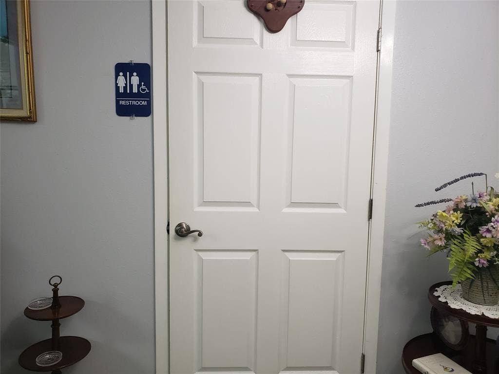 5617 Watauga Road, Watauga, TX 76148 Doorway leading to Handicap Main Bathroom