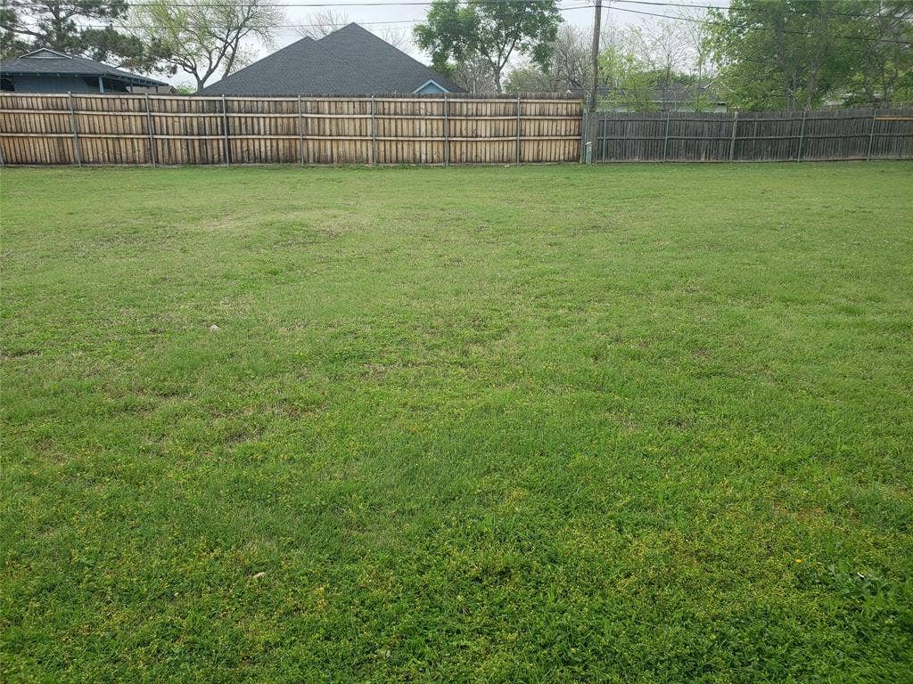 5617 Watauga Road, Watauga, TX 76148 Backyard area