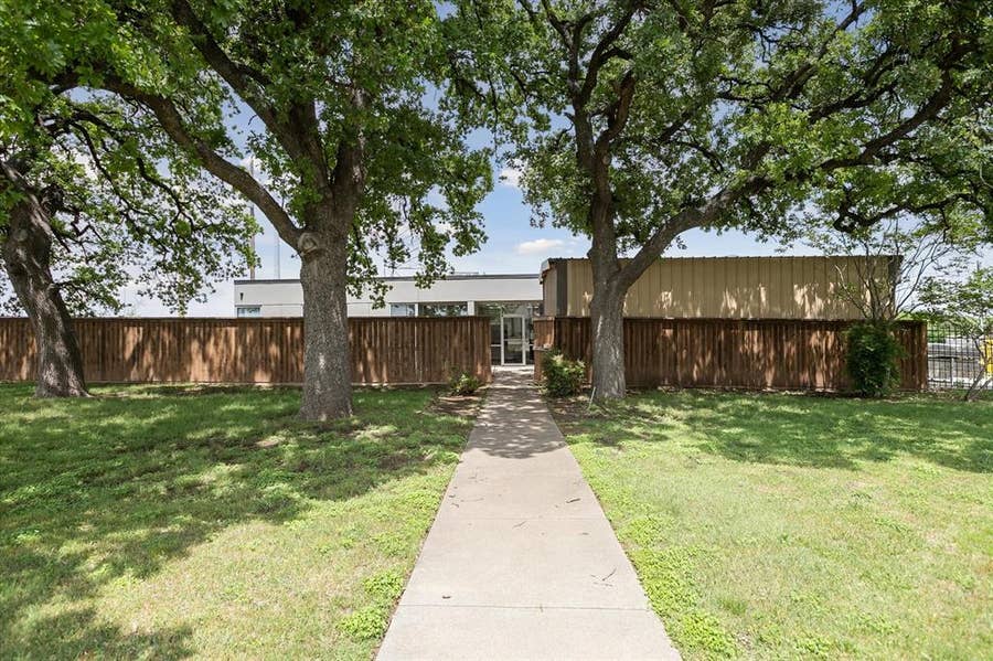 Property photo for 5685 E Loop 820 S, Fort Worth, TX