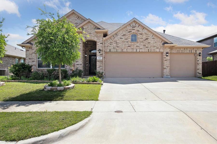Property photo for 1127 Donnington Trail, Saginaw, TX