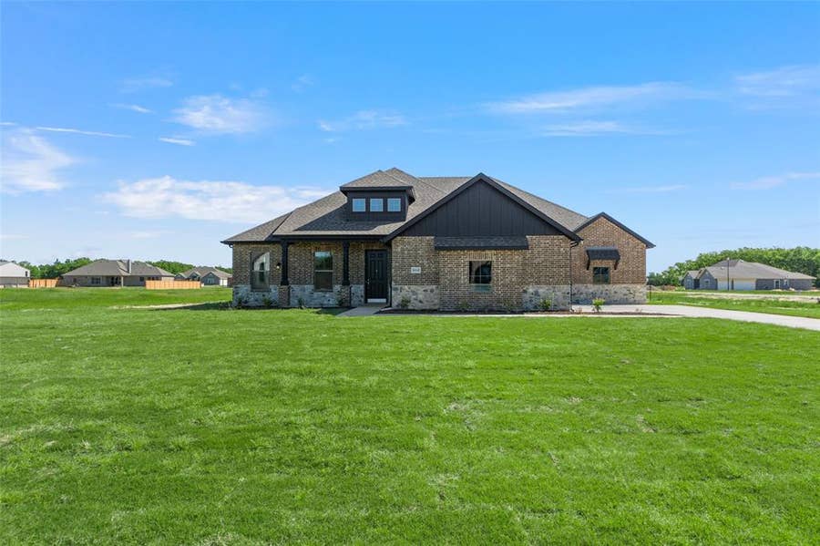 Property photo for 18145 OSAGE Lane, Terrell, TX