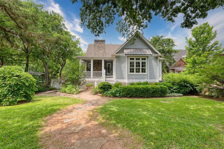 Property photo for 812 Baker Street, McKinney, TX