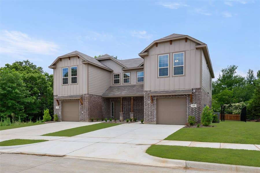 Property photo for 400-402 Trailhead Lane, Denton, TX