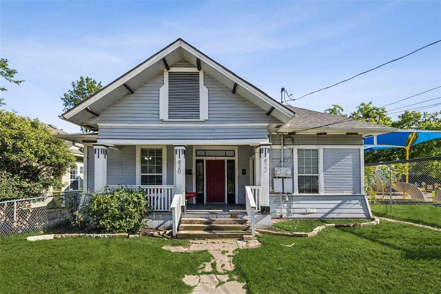 Property photo for 820 W 10th Street, Dallas, TX