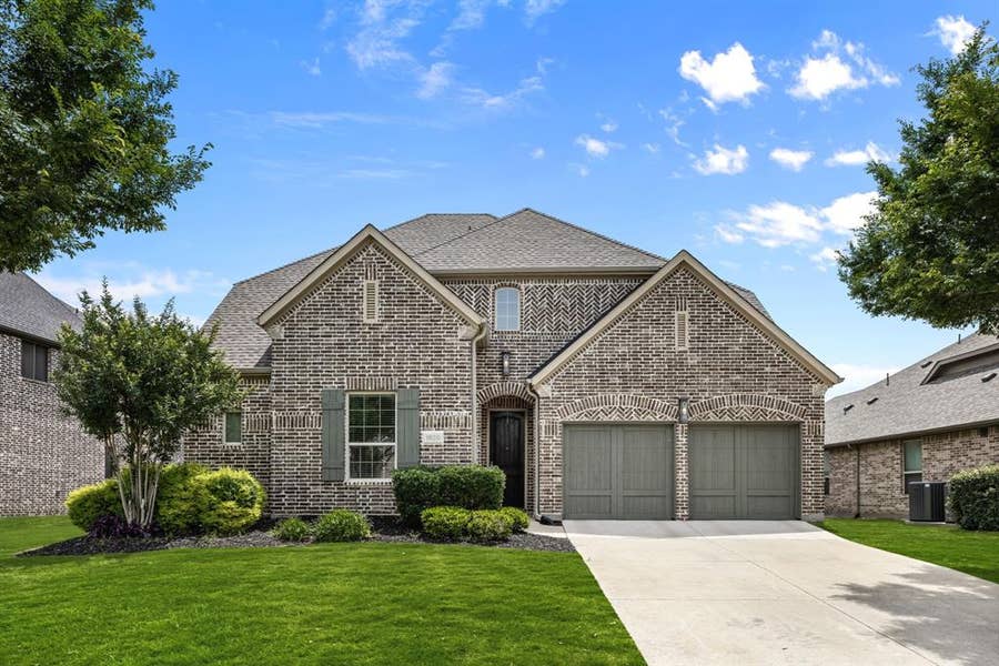 Property photo for 1020 Highpoint Way, Roanoke, TX